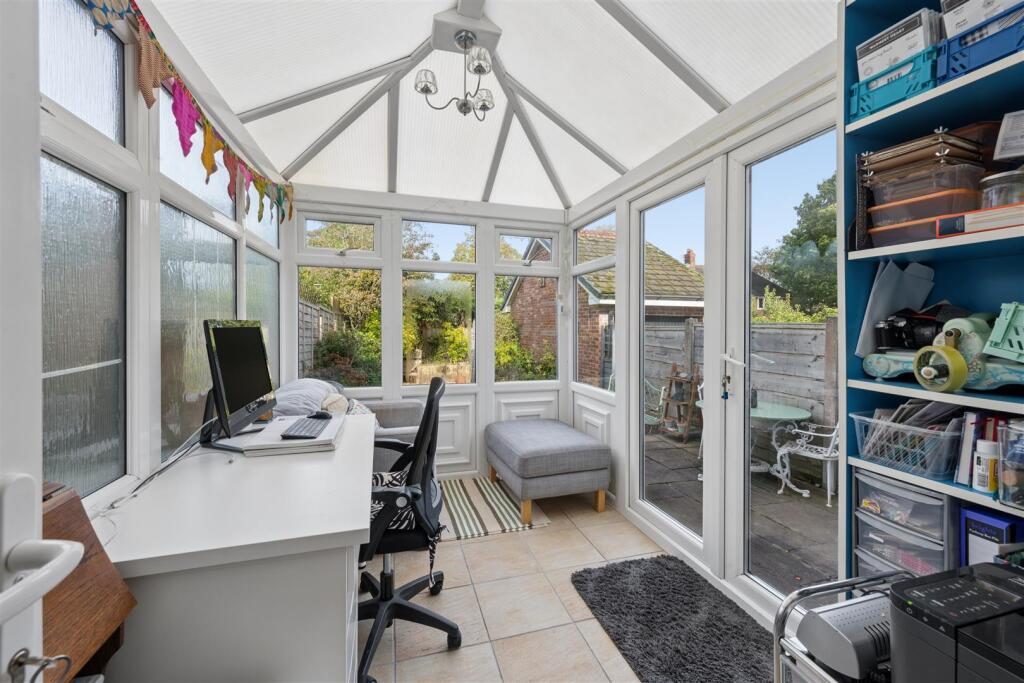 House in Lymm, Oughtrington, Broomedge - View 4