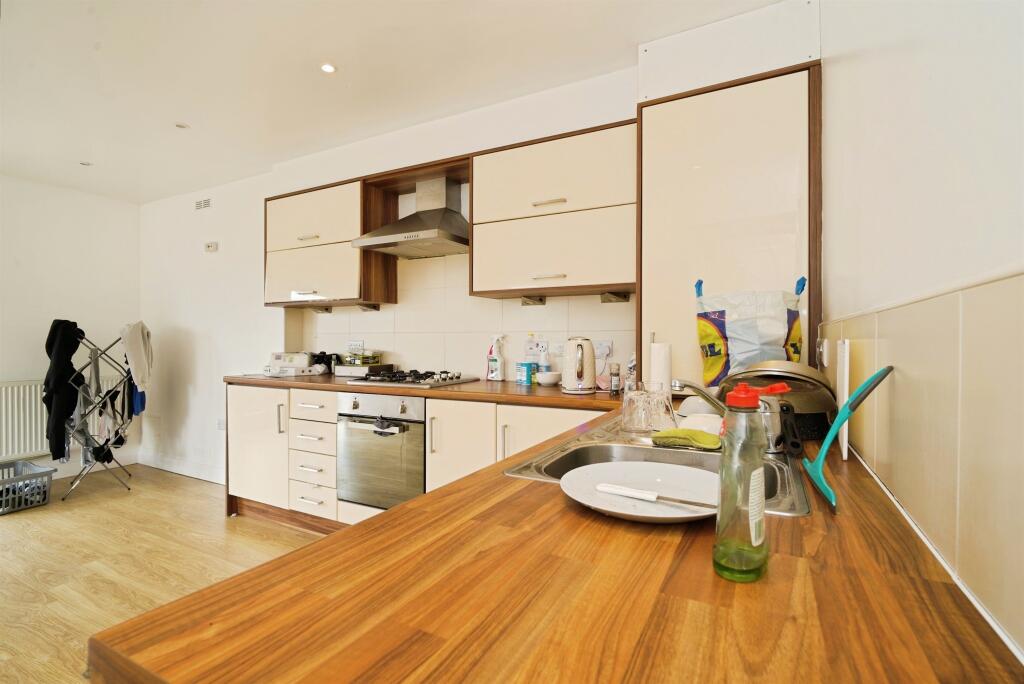 Apartment in Barnsley, South Yorkshire - View 4