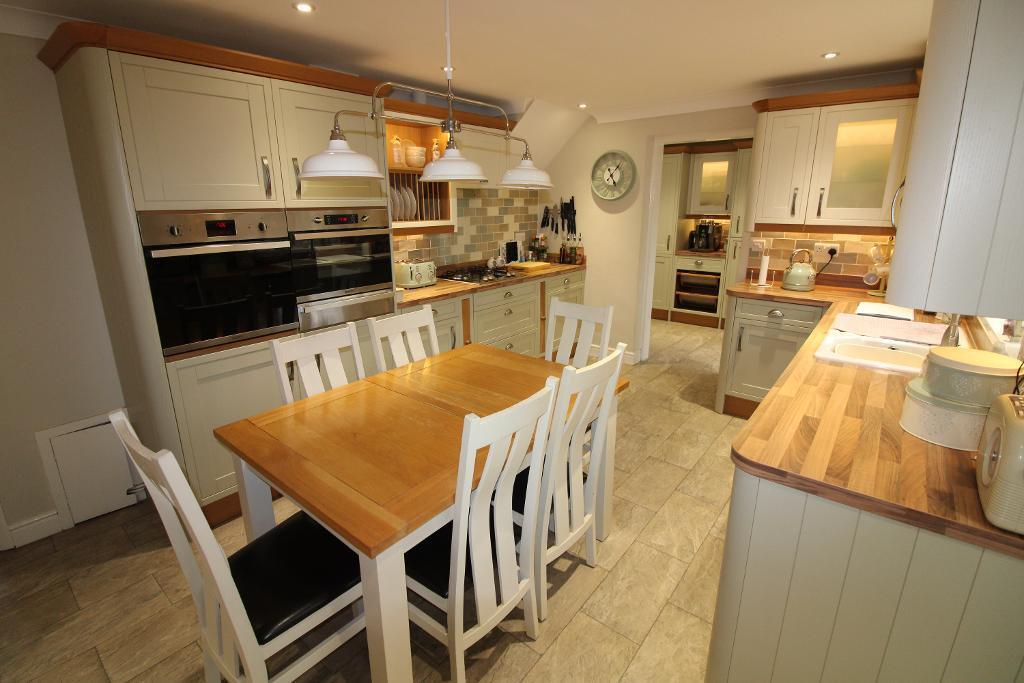 House in Milton Keynes, Far Bletchley, West Bletchley - View 2