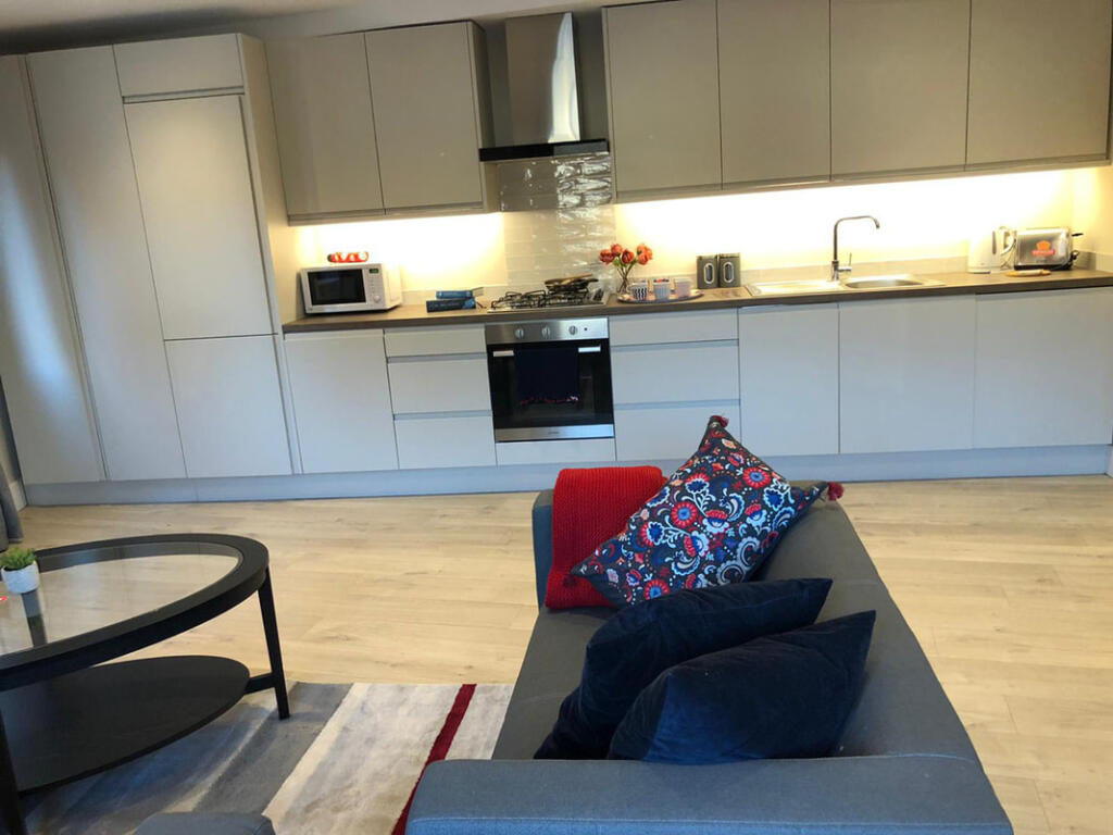 Apartment in Exeter, Newtown - View 2