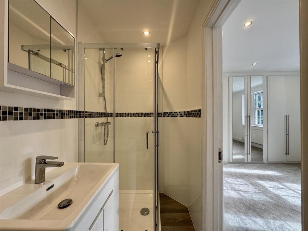 House in Redhill - View 5