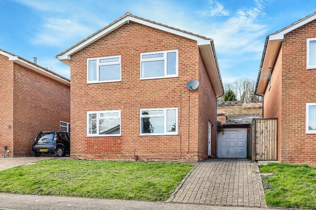 Main image of property: Ravenshead Close, Selsdon, South Croydon, CR2 8RL