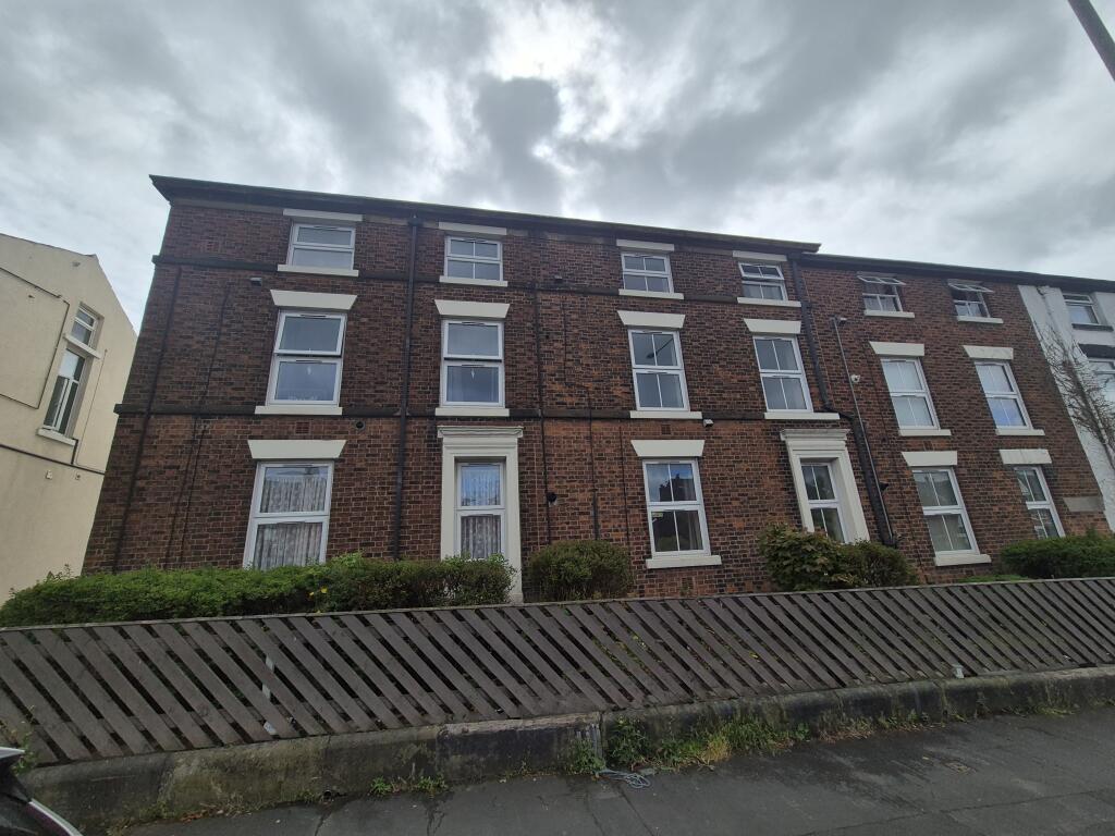 1-bed flat on 30B Park Road, Chorley, Lancashire PR7 1QU, £40,000