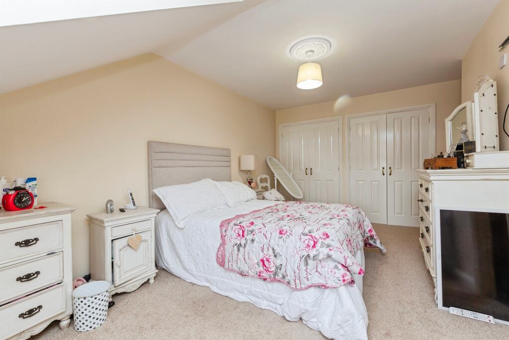 Owton Manor Lane, Hartlepool photo 4