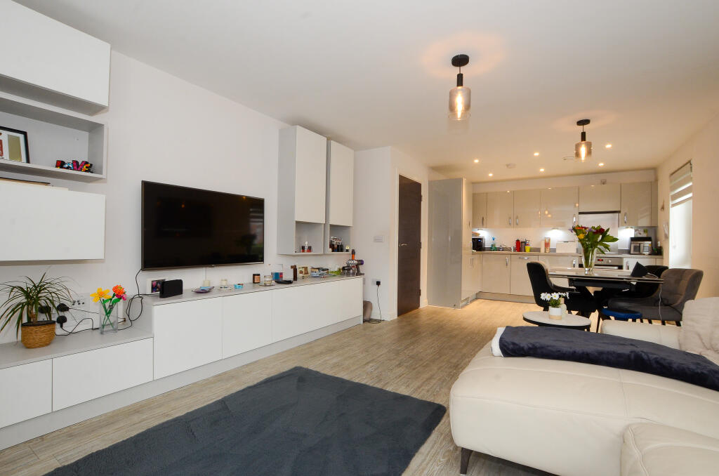 Apartment in Watford - More
