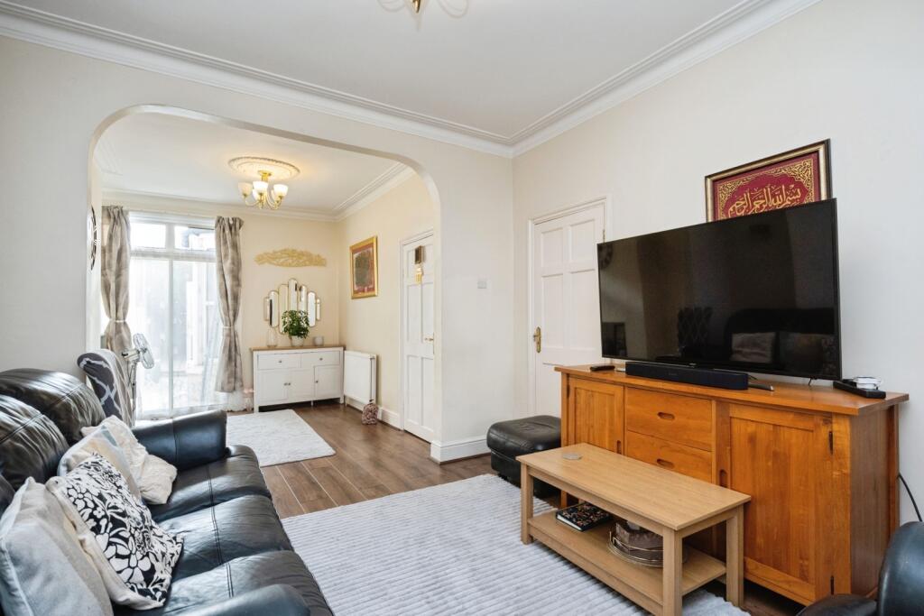 Pretoria Road, London, E11 photo 3