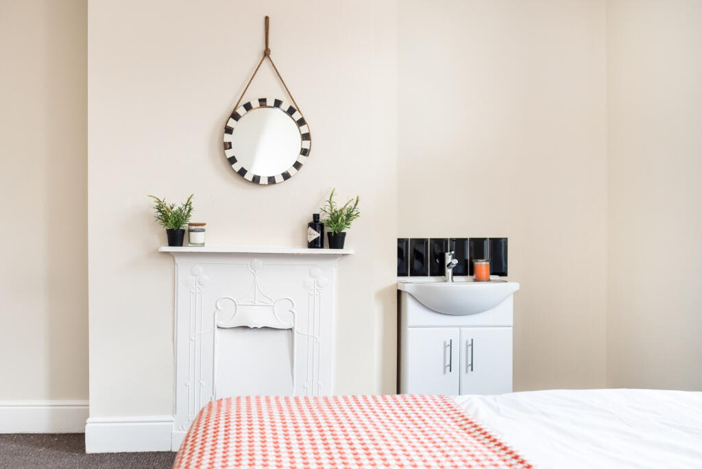 Main image of property: 20 Burchett Grove, Woodhouse, Leeds, LS6 2JA