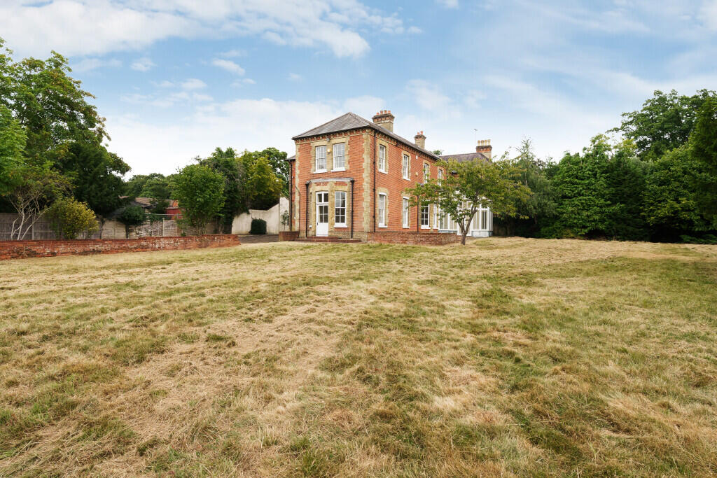 Main image of property: Framewood Road, Stoke Poges, Buckinghamshire, SL2