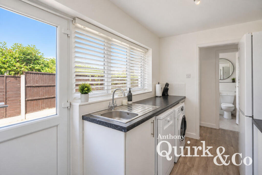 House in Castle Point, Canvey Island - View 4