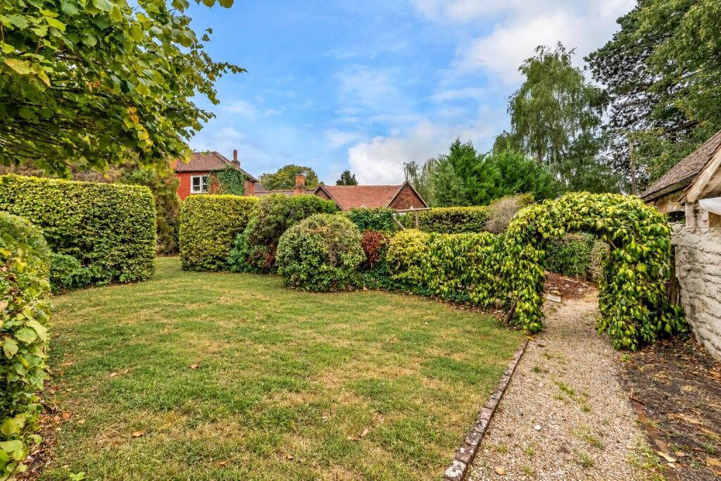 House in Reigate and Banstead, Surrey - View 4