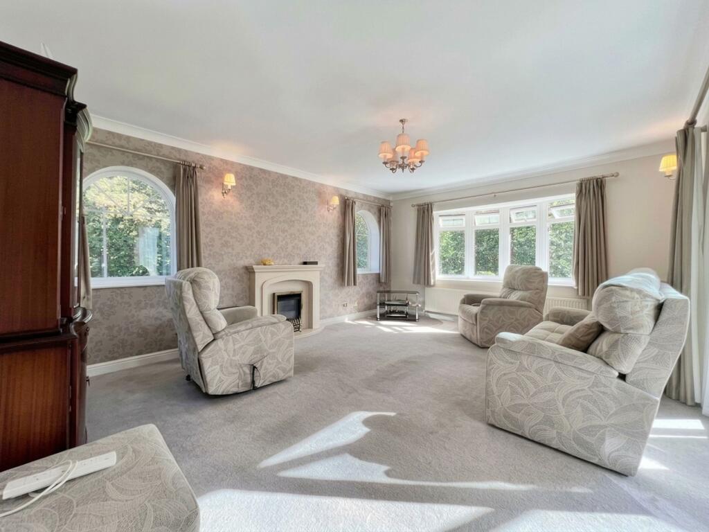 Hawkroyd Bank Road, Huddersfield, HD4 photo 4