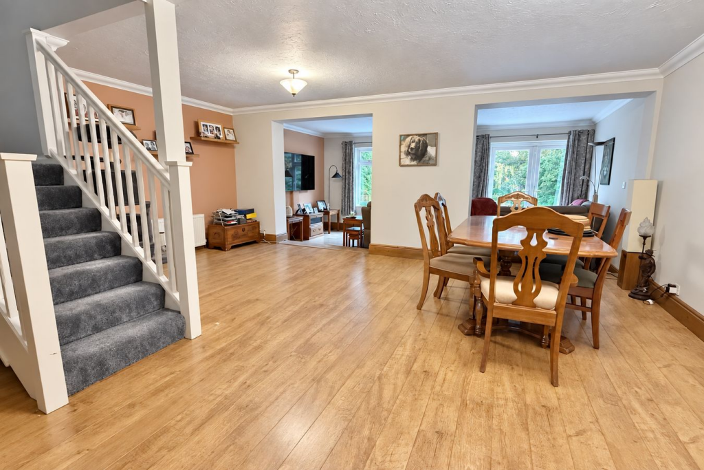 House in Surrey Heath, Heatherside - View 4