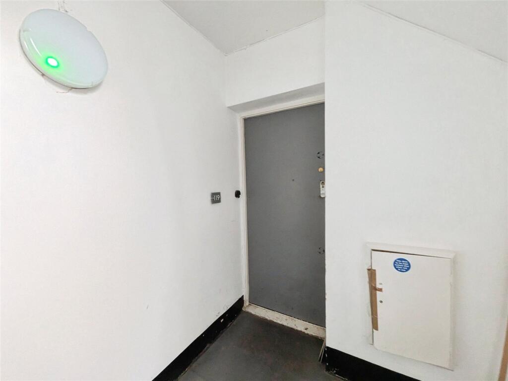 Apartment in Wolverhampton, West Midlands - View 2