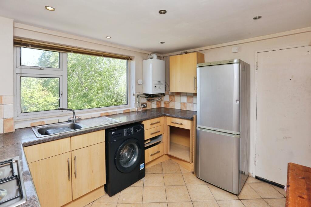 Apartment in Southampton - View 4
