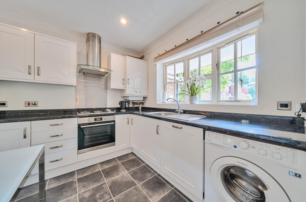 Coniscliffe Close, Chislehurst, Kent, BR7 photo 4