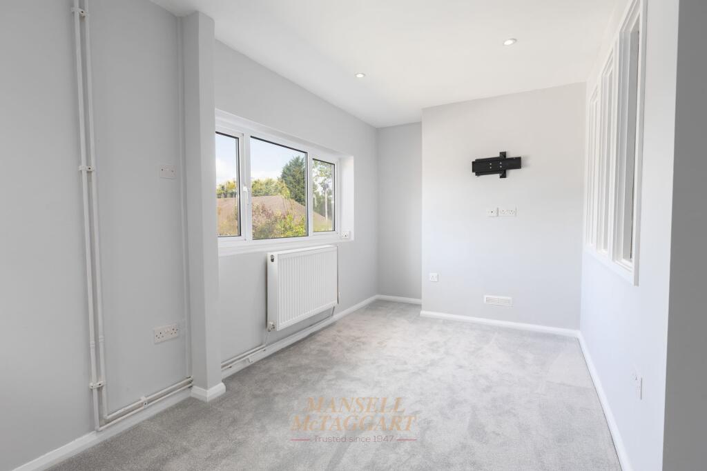 Apartment in East Grinstead, North End - View 5