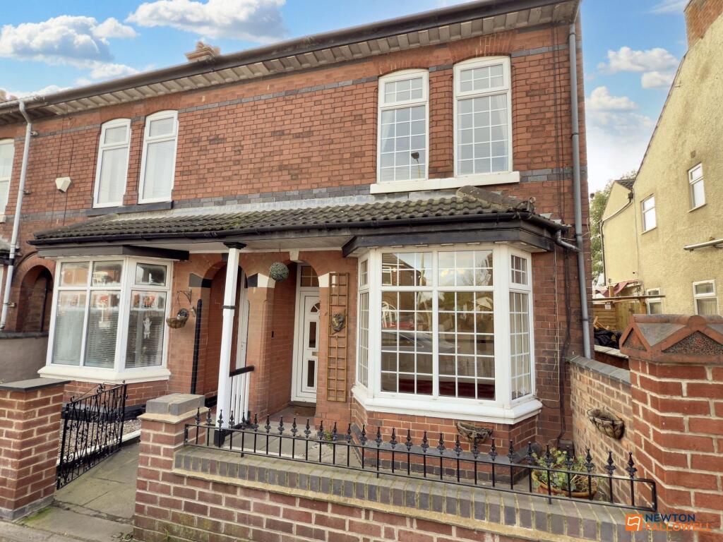 3-bed semi-detached on Ashby Road, Coalville, LE67, £175,000