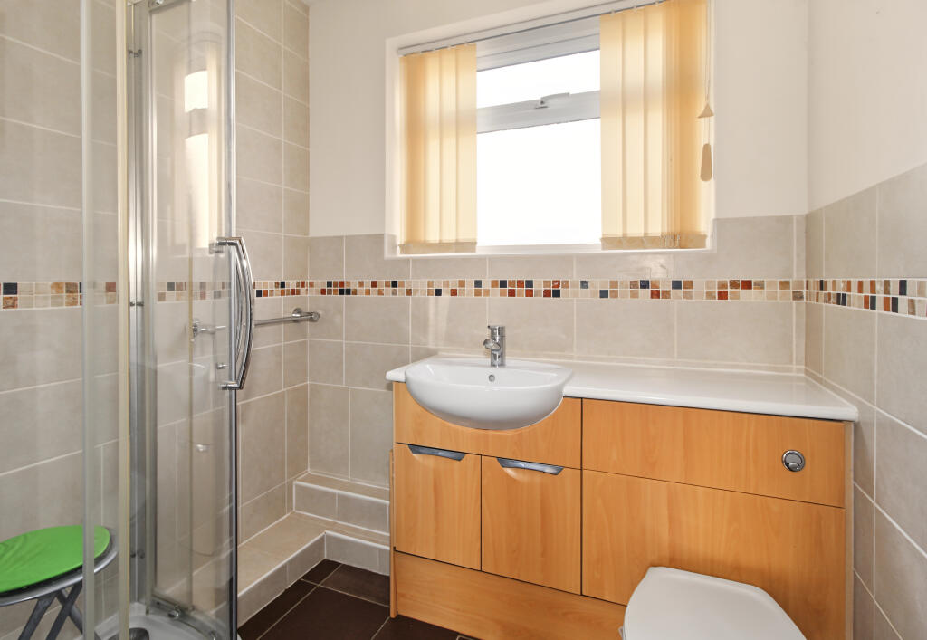 Apartment in Kingston upon Thames - More