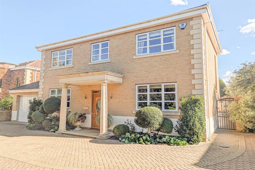 4-bed detached on Mill Reef, Newmarket, £750,000