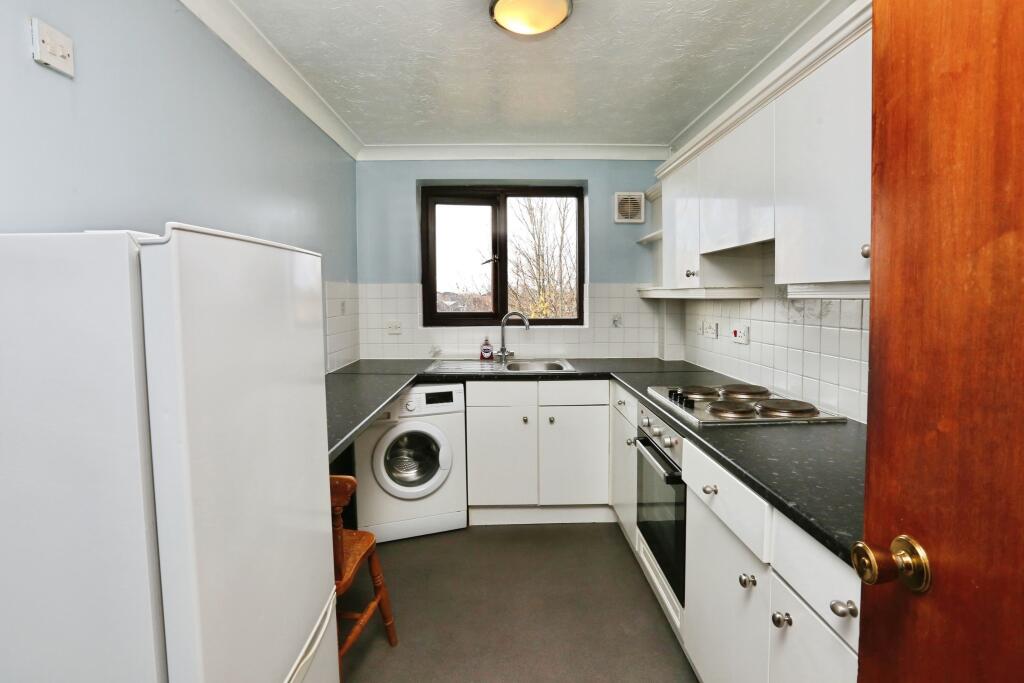 9 Whitworth Road, Southampton, SO18 photo 3