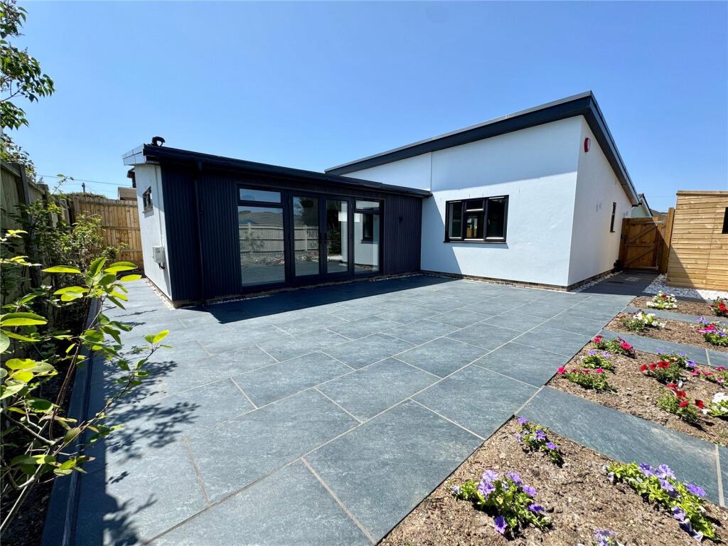 3-bed bungalow on Moat Lane, Barton On Sea, Hampshire, BH25, £575,000