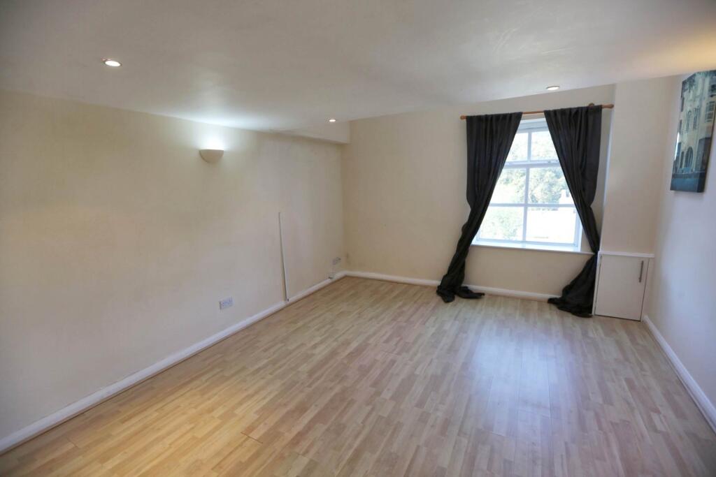 Apartment in Stockport - View 2