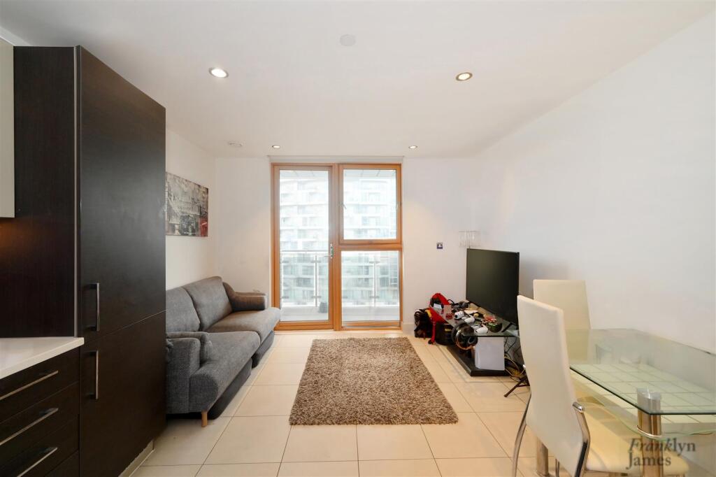 Streamlight Tower, 9 Province Square, E14 photo 3