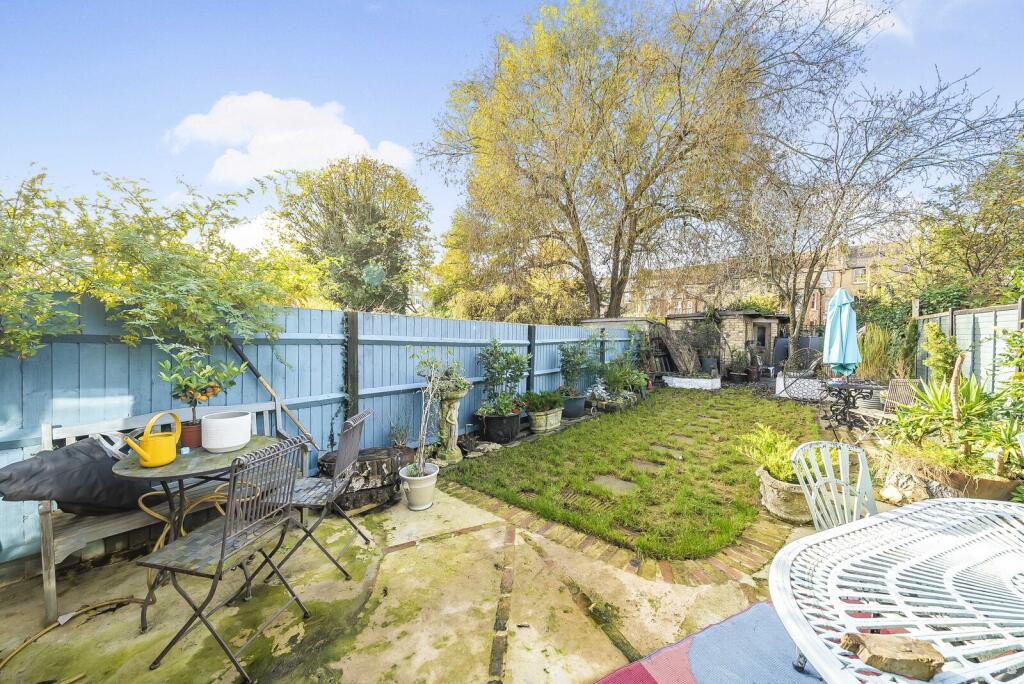 House in London, Hornsey - More