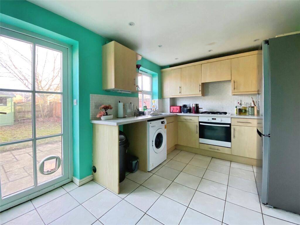 Howell Close, Arborfield, Reading photo 3