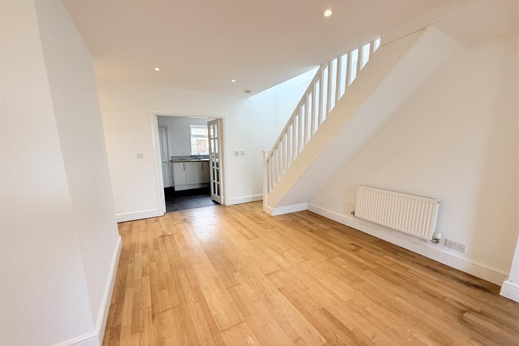Manor Road, Runcorn, WA7  5NH photo 4