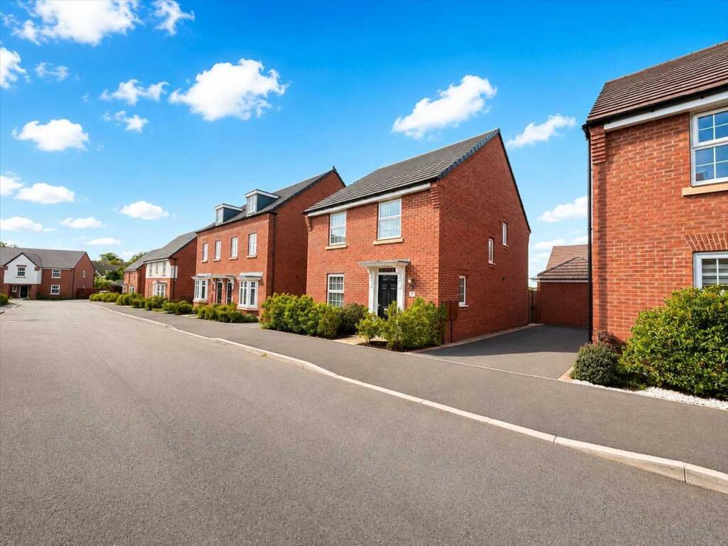 4-bed detached on Neptune Way, Mansfield, £300,000