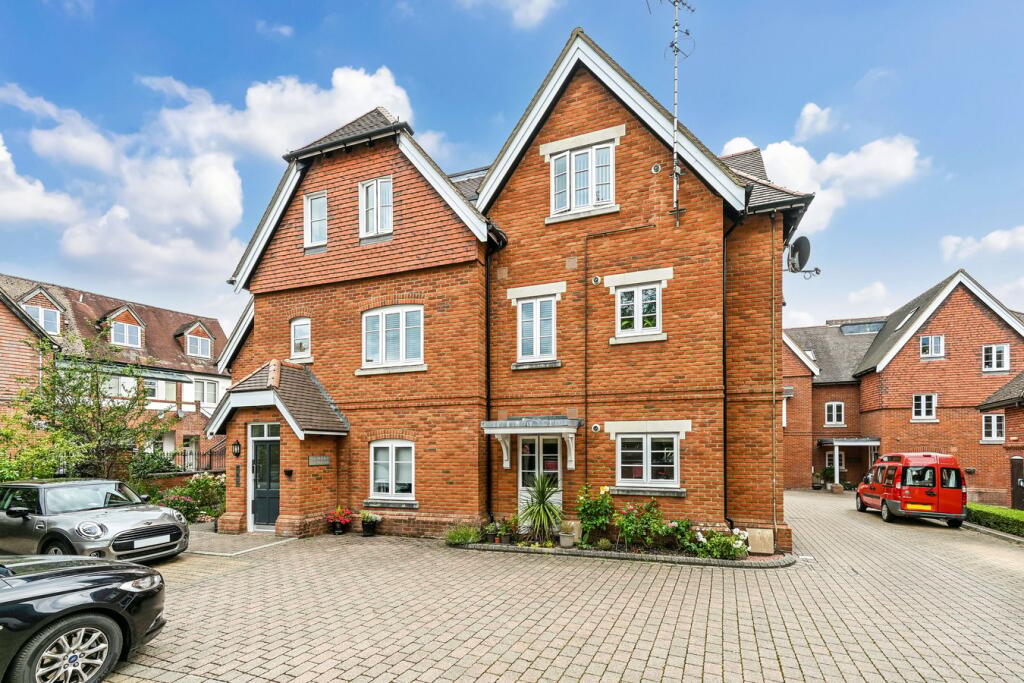 Main image of property: Gosport Lane, LYNDHURST, SO43