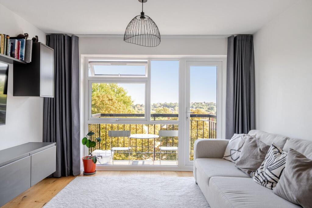 Apartment in London - More