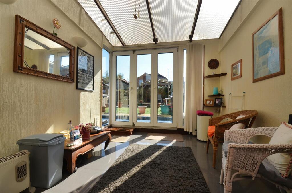 Apartment in Ryde, Pelhamfield - View 3