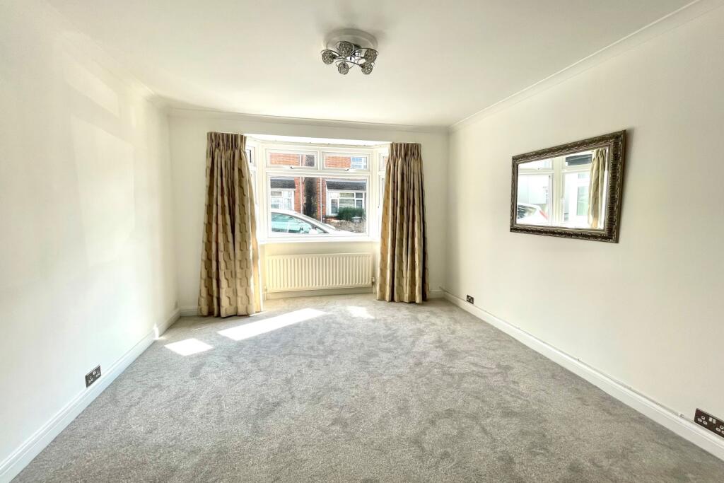 Crown Street, Egham, Surrey, TW20 photo 4