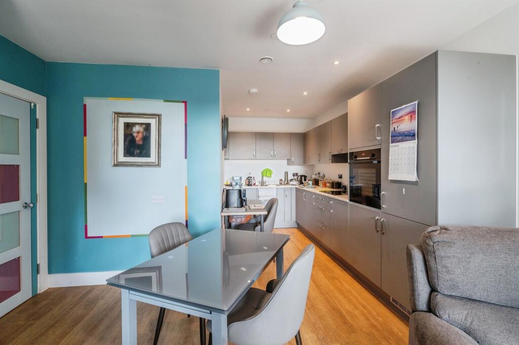 Apartment in London - View 4