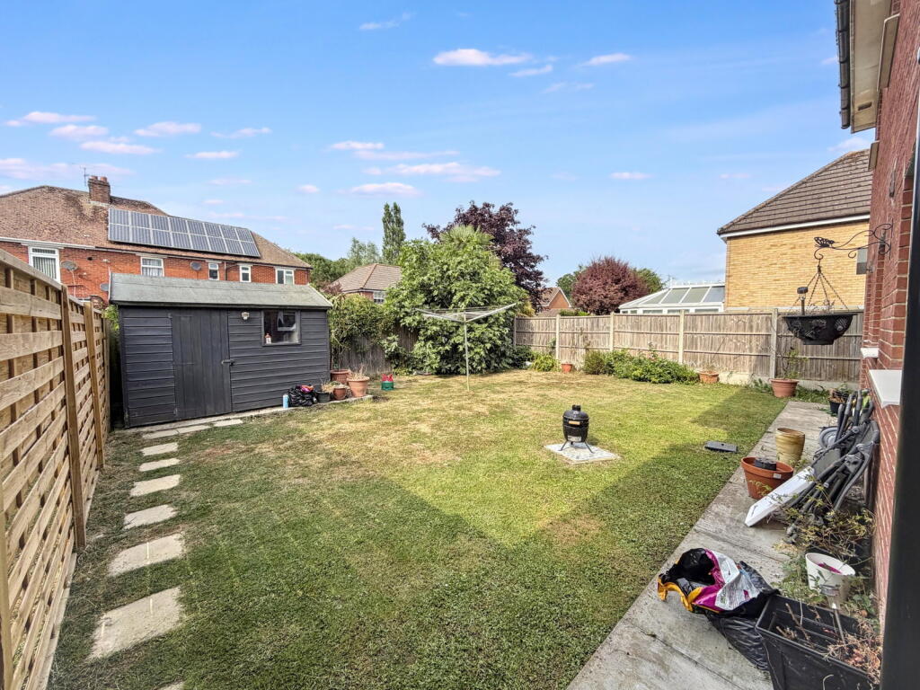 House in Tonbridge - More
