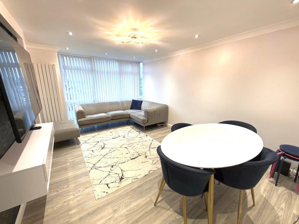 44 Duncombe Drive, Dunstable, Bedfordshire, LU5 4QZ photo 3