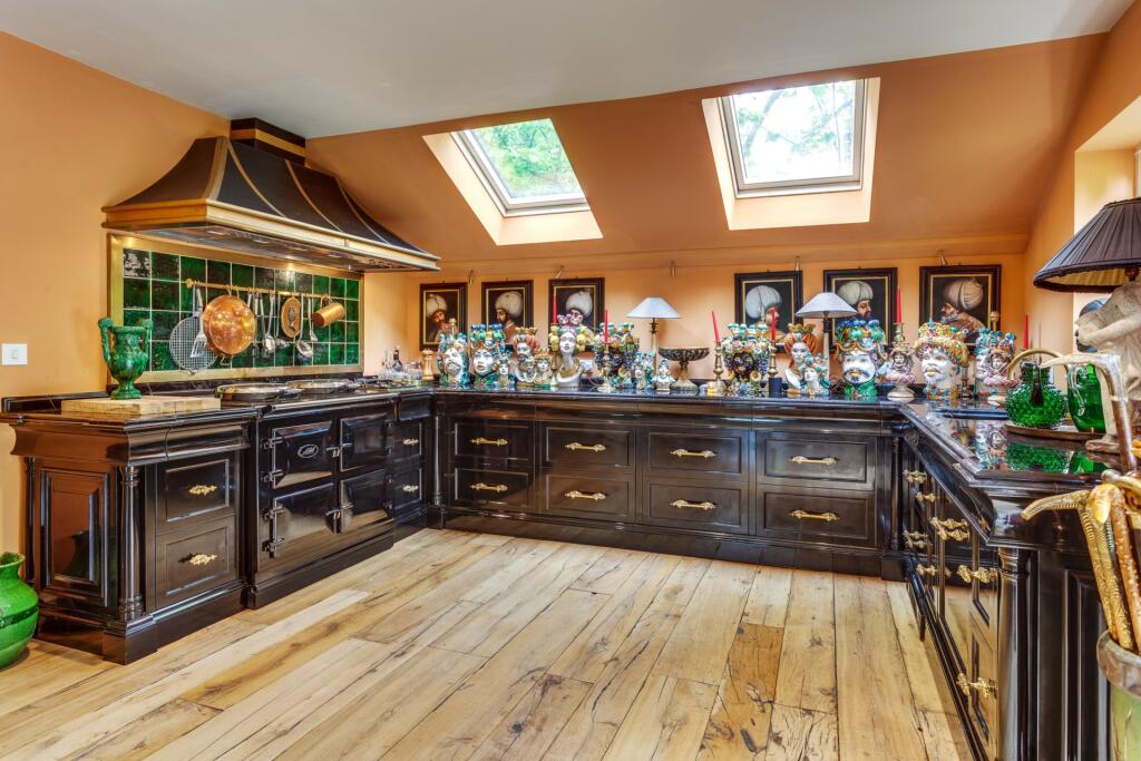 House in South Oxfordshire, Chinnor - View 3