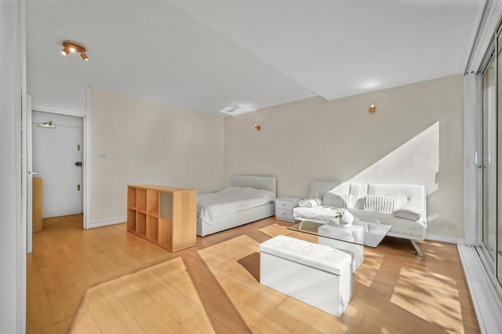 Apartment in London - More