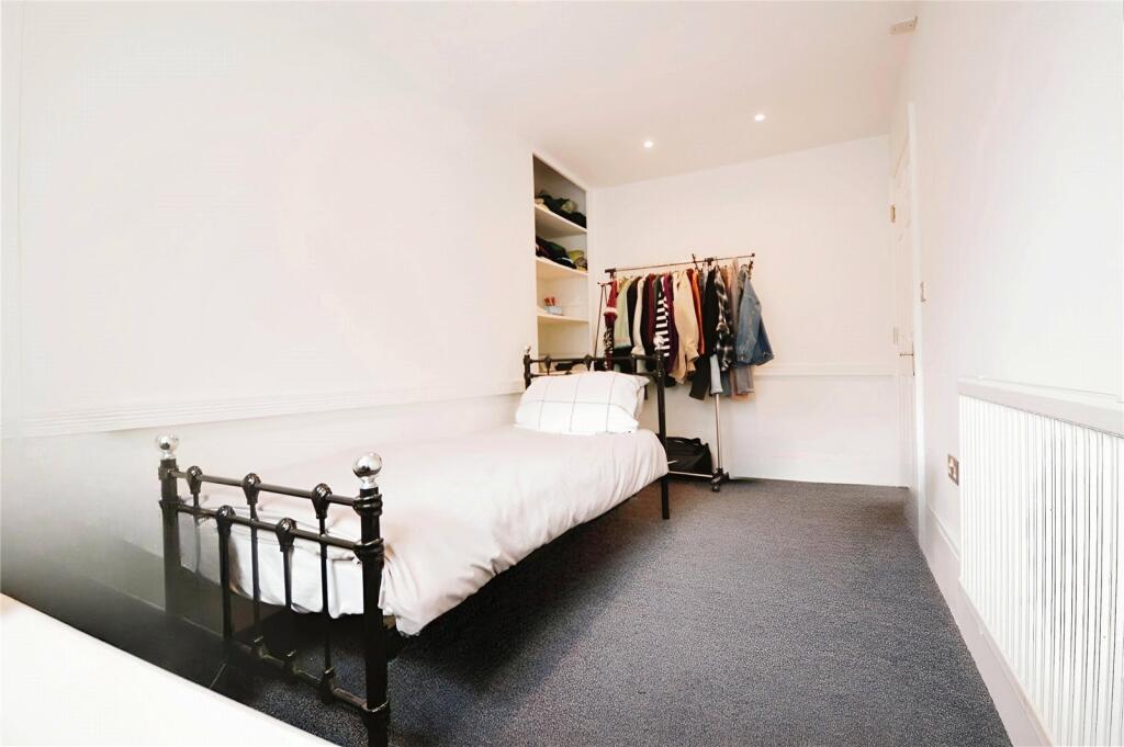 Main image of property: High Street, Rochester, Kent, ME1