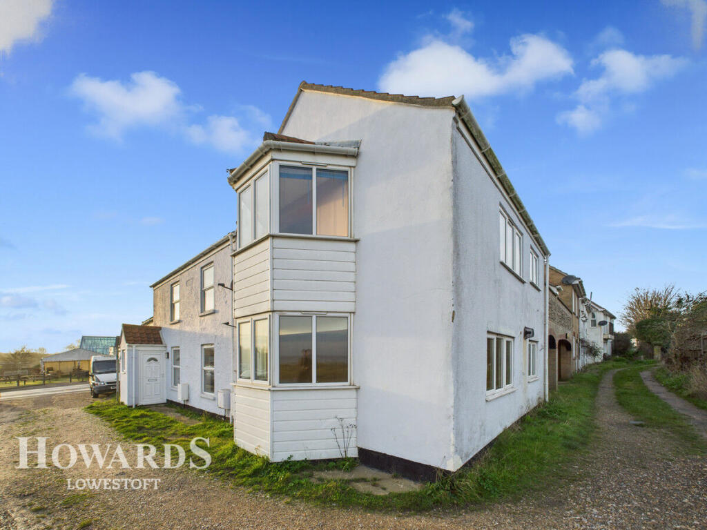 2-bed terraced on High Path, Kessingland, £220,000