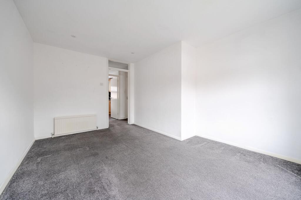 Flaxfield Road, Basingstoke, RG21 photo 4
