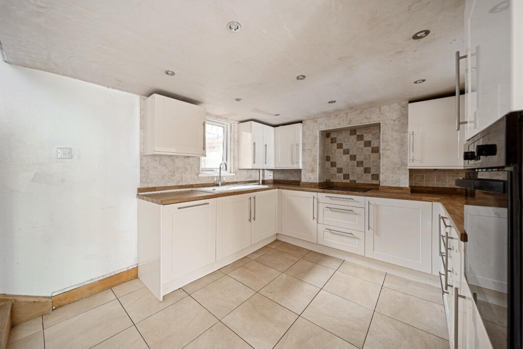 House in Gravesham, Rosherville, Perry Street - View 4