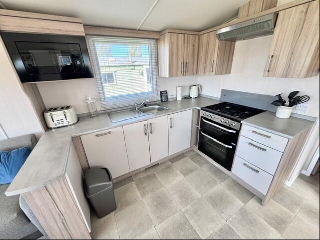 Coopers Beach Holiday Park, Church Lane East Mersea, Colchester, Essex, CO5 8TN photo 4