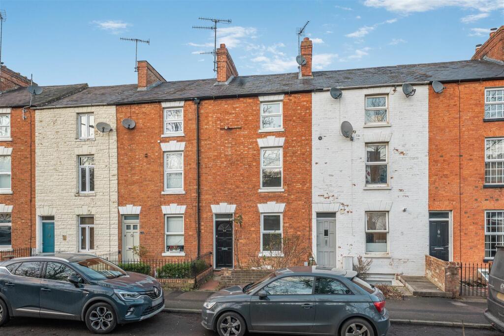 4-bed terraced on Broughton Road, Banbury, £320,000