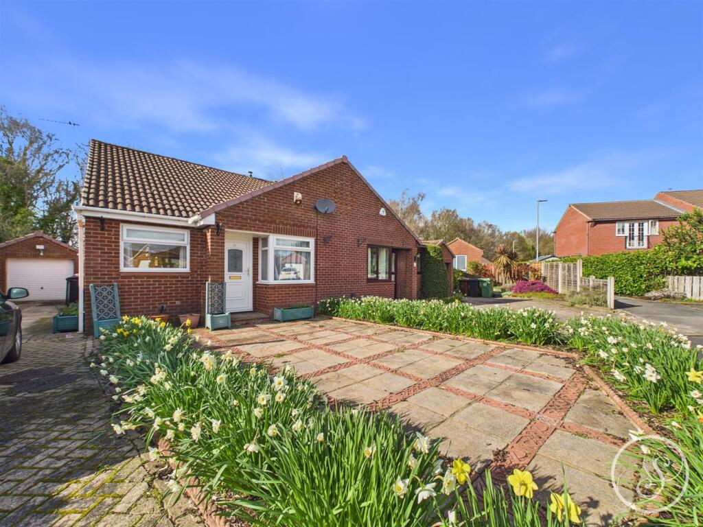 Main image of property: Cranewells Rise, Leeds