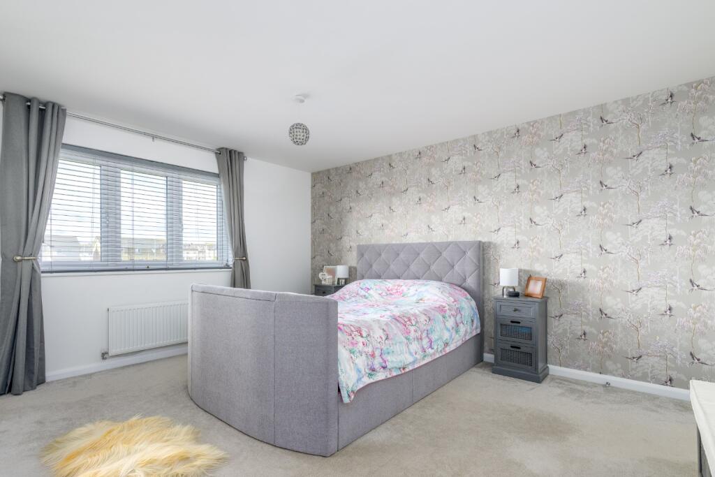House in Inverkeithing, Spencer Fields, Fife - More