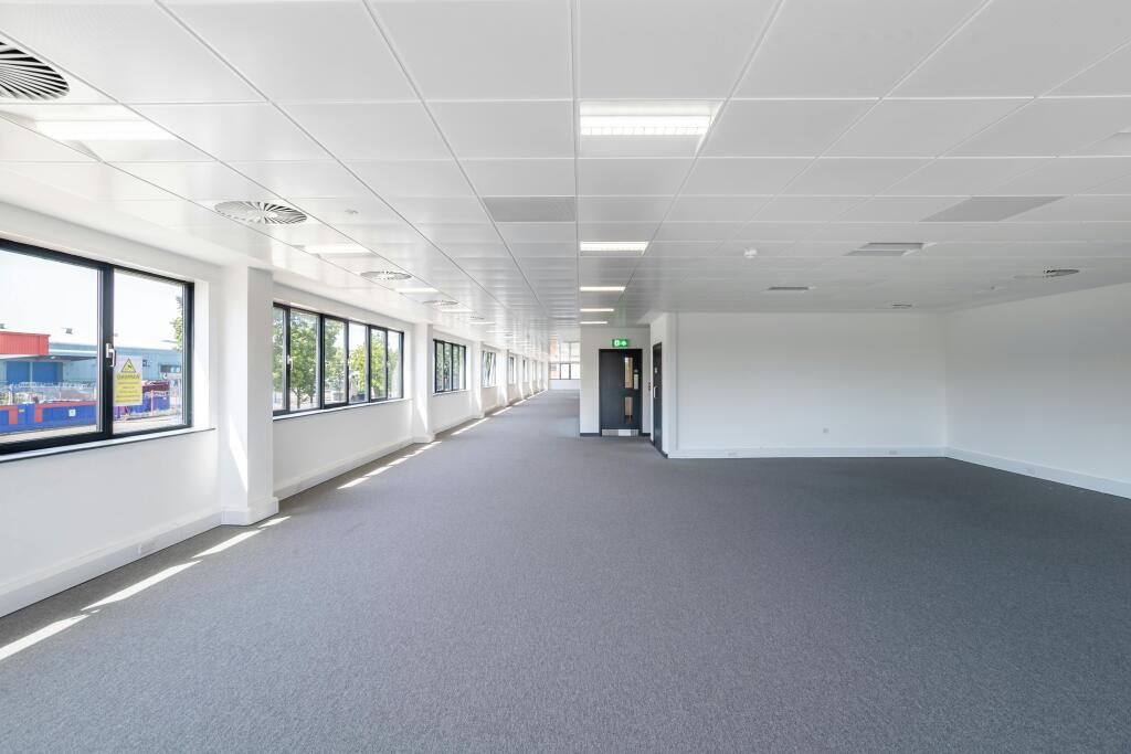Units B Laporte Way - Luton-9.jpg