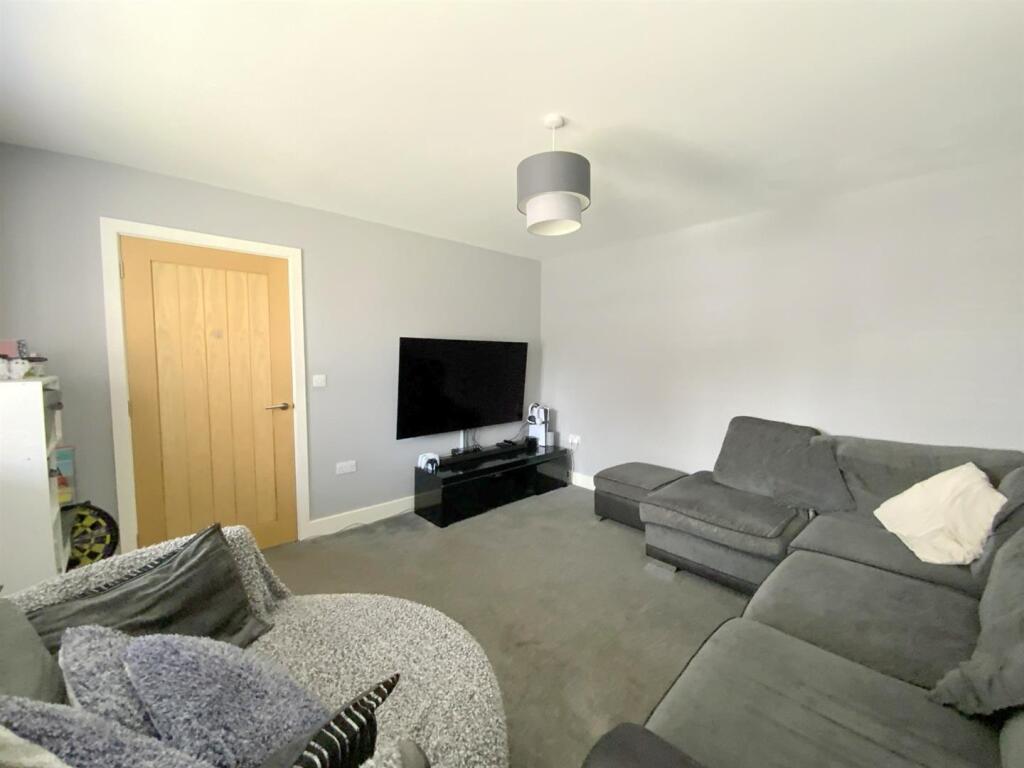 Runway Lane, Holton-Le-Clay, Grimsby photo 4